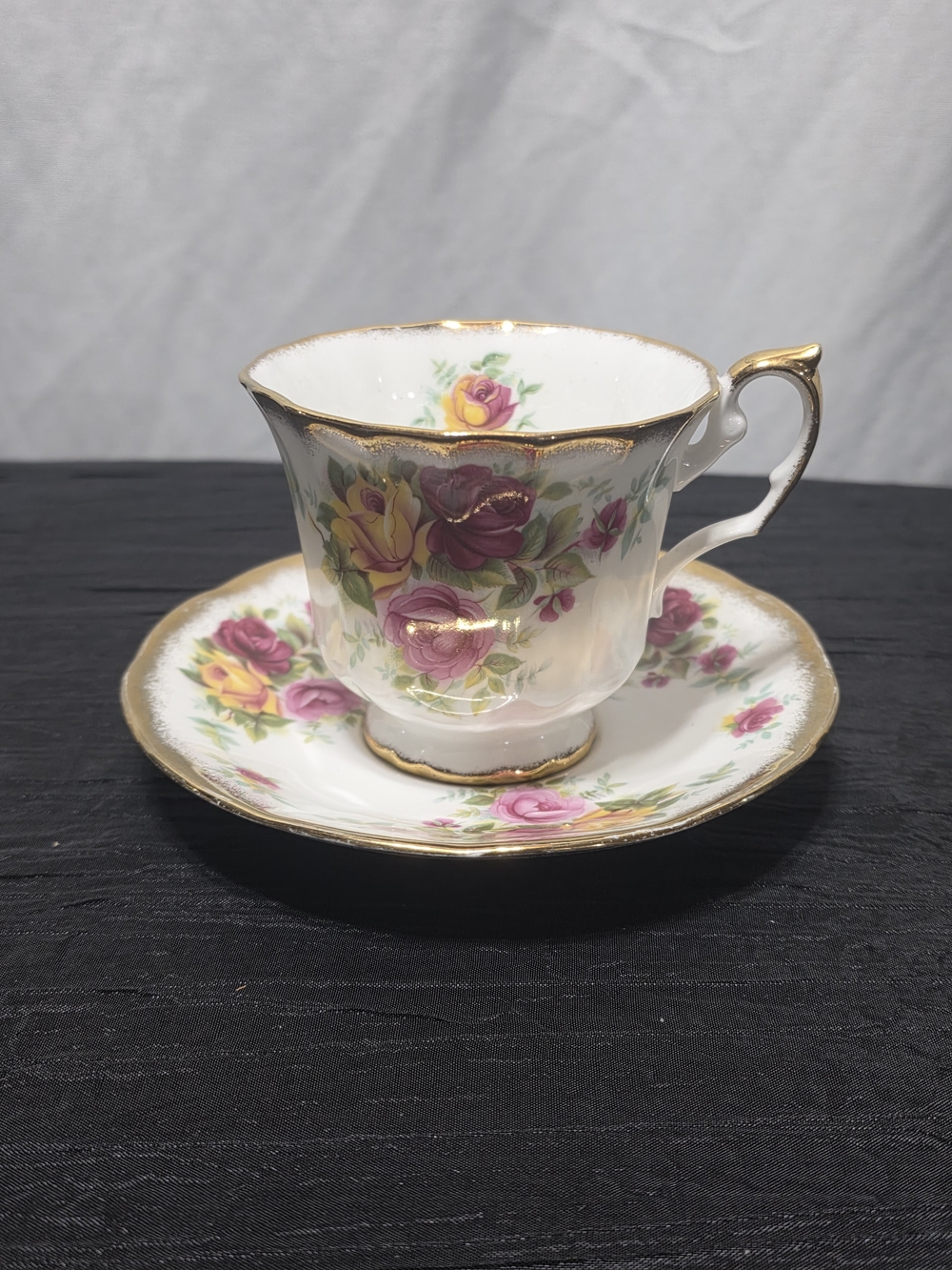 Vintage Elizabethan Fine Bone China Teacup and Saucer Set - Cabbage Roses & Gold